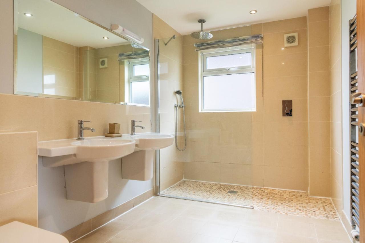 Fistral Hot Tub House For 8 On Retallack Resort Newquay  Exterior photo